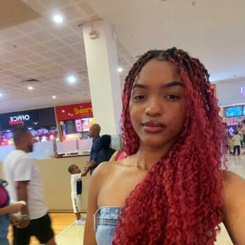 Babá Duque de Caxias: Raquel