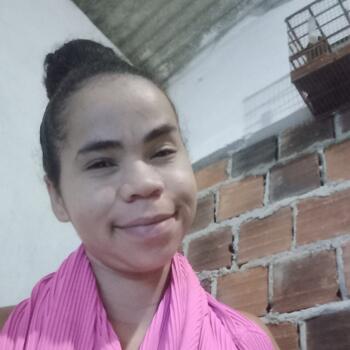Babysitter in Recife: Claudia
