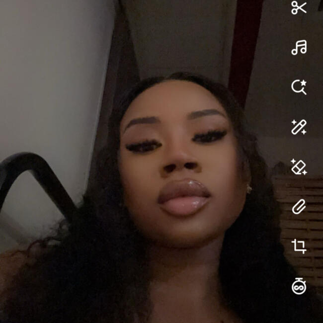 Babysitter in Les Clayes-sous-Bois: Kendy_