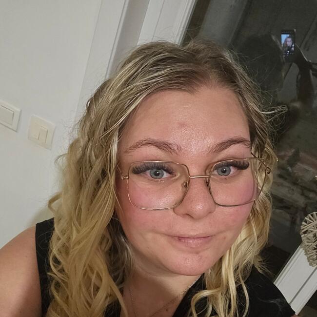 Babysitter in Solesmes: Justine