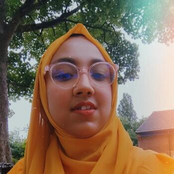 Babysitting job in Oldham: babysitting job Alvi