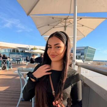 Babysitter in Drap: Lina