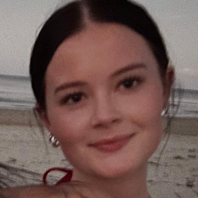 Babysitter in Hamilton: Holly