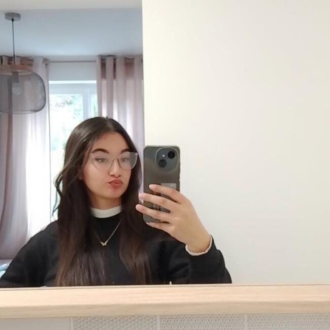 Babysitter in Paris: Damia