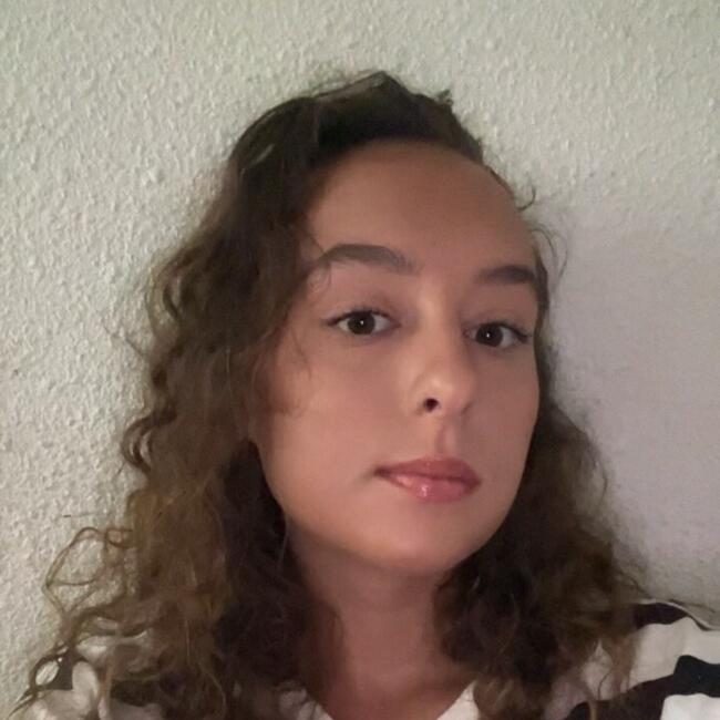 Babysitter in Pessac: Pauline