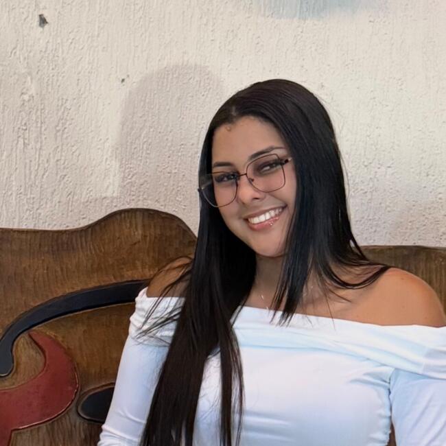 Babysitter em Vila Nova de Gaia: Thayná