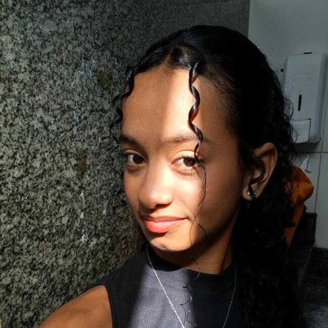 Babá em Inhoaíba: Júlia