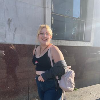 Baby-sitter in Burnaby: Ari