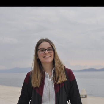 Babysitter in Éloyes: Louanne