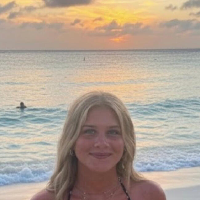 Babysitter in Radford: Kiera