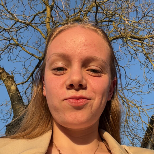 Babysitter in Les Lucs-sur-Boulogne: Emma