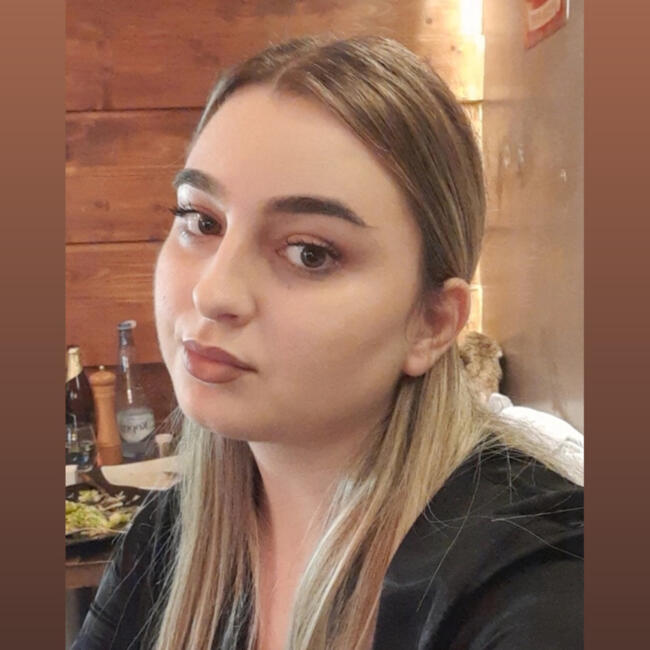 Babysitter στην περιοχή Άγιοι Ανάργυροι: Ιωάννα