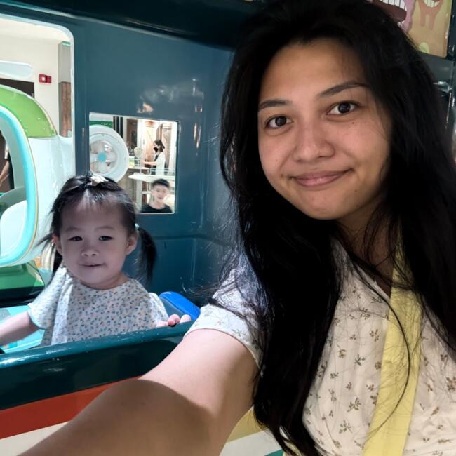 Babysitter in Singapore: Brenda