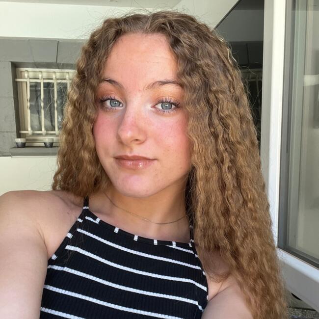 Babysitter in Mas-Blanc-des-Alpilles: Sherley