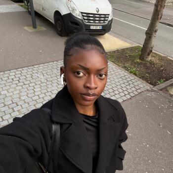 Babysitter in Montreuil: Sophia