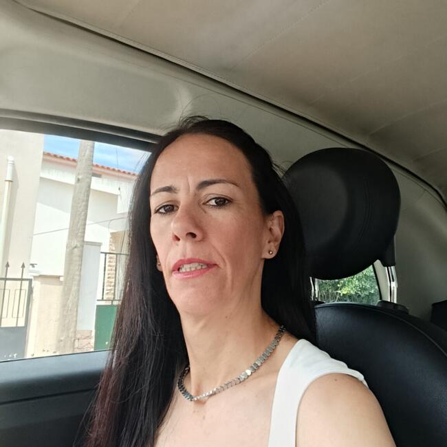 Babysitter em Porto Salvo: Carla