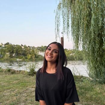 Babysitter in Poissy: Emma