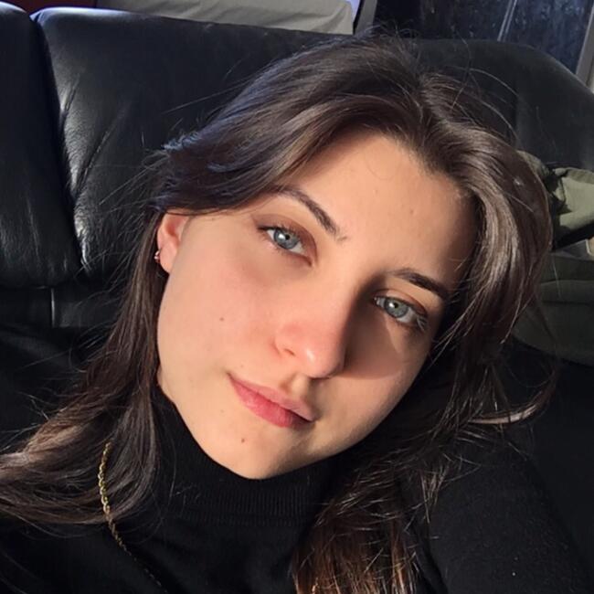 Babysitter in Lille: Nina