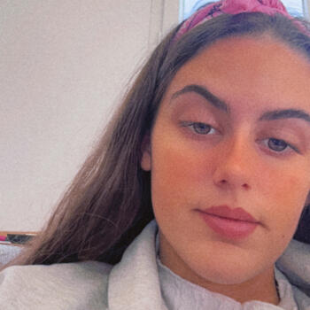 Babysitter in Bizanet: Emelyne