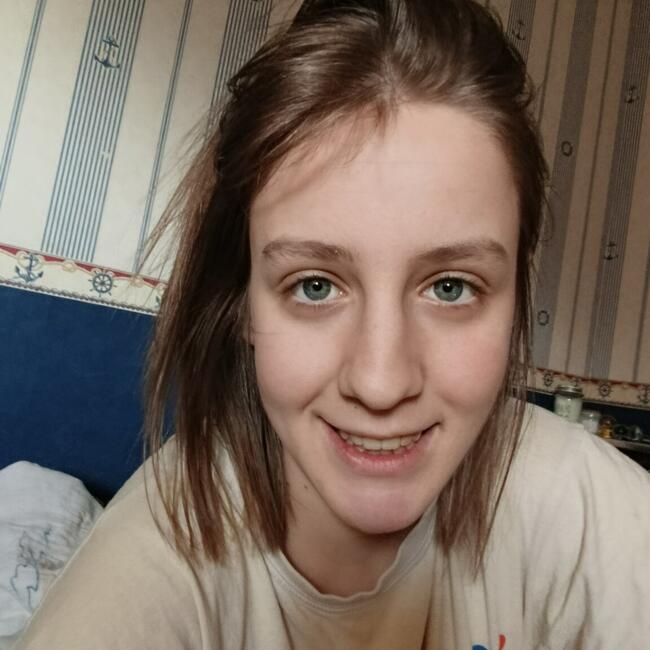 Babysitter in Josselin: Andrea