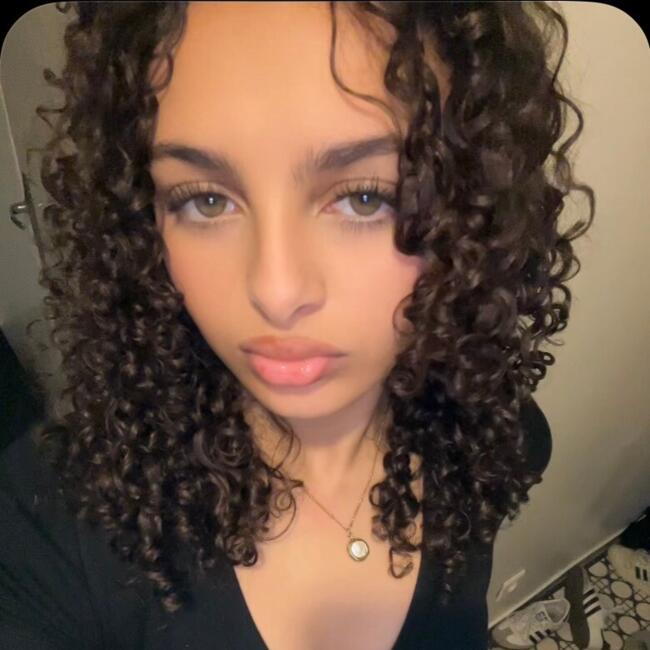 Babysitter in Rouen: Tasnim