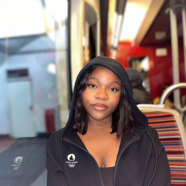 Babysitter in Montreuil: Kinzie