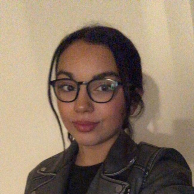 Babysitter in Ploudalmézeau: Assya