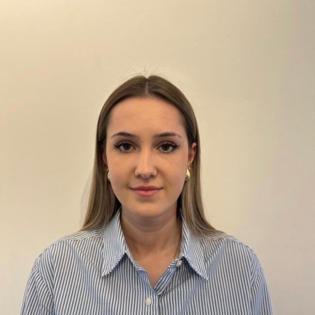 Babysitter in Rouen: Angelina