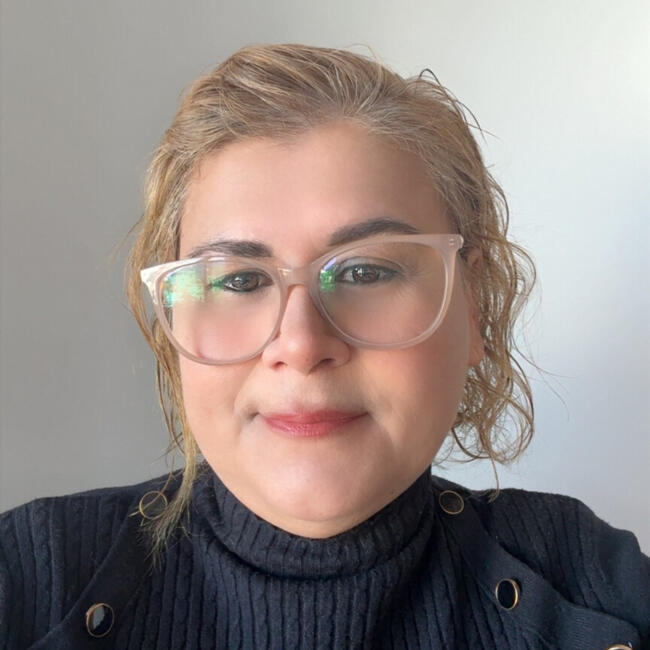 Babysitter in Casal de São Pedro: Valeria