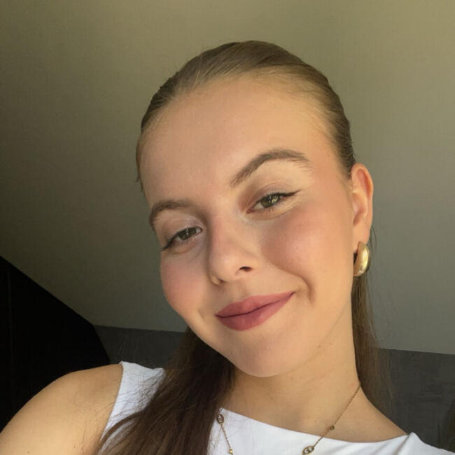 Babysitter in Vrigne-aux-Bois: Coralie