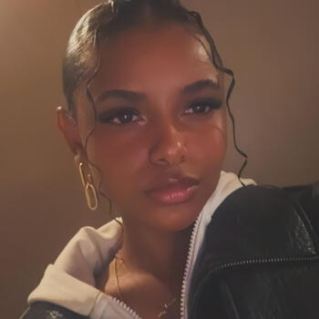 Babysitter in Almada: Ines