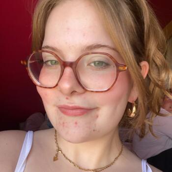 Babysitter in Conteville: Warrena