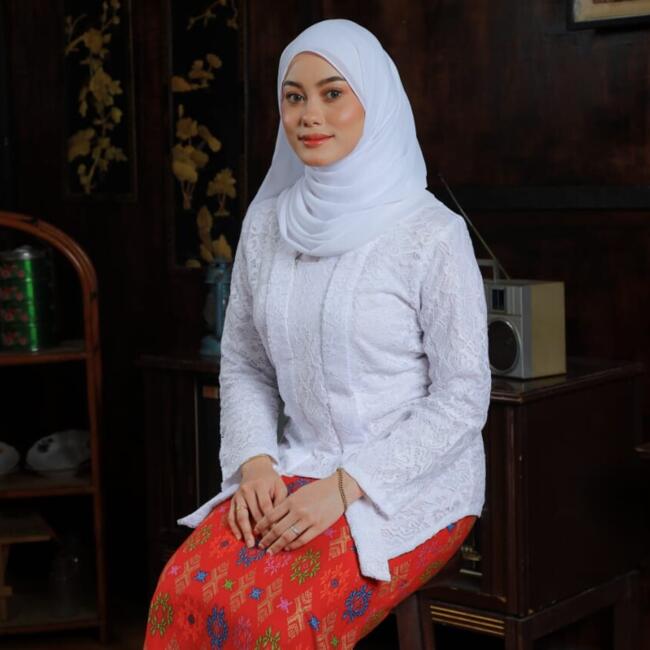 Babysitter in Cheras: Anis