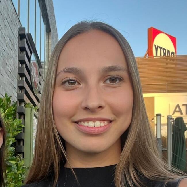 Babysitter in Feucherolles: Manon