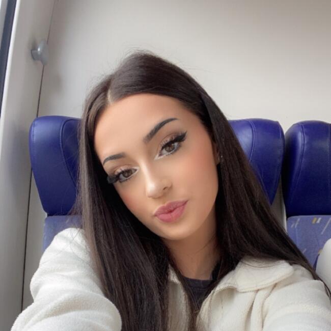 Babysitter in Villeneuve-sur-Yonne: Zara