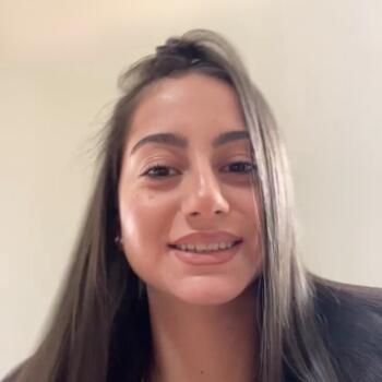 Babysitter in Saint-Martin-sur-Lavezon: Liza