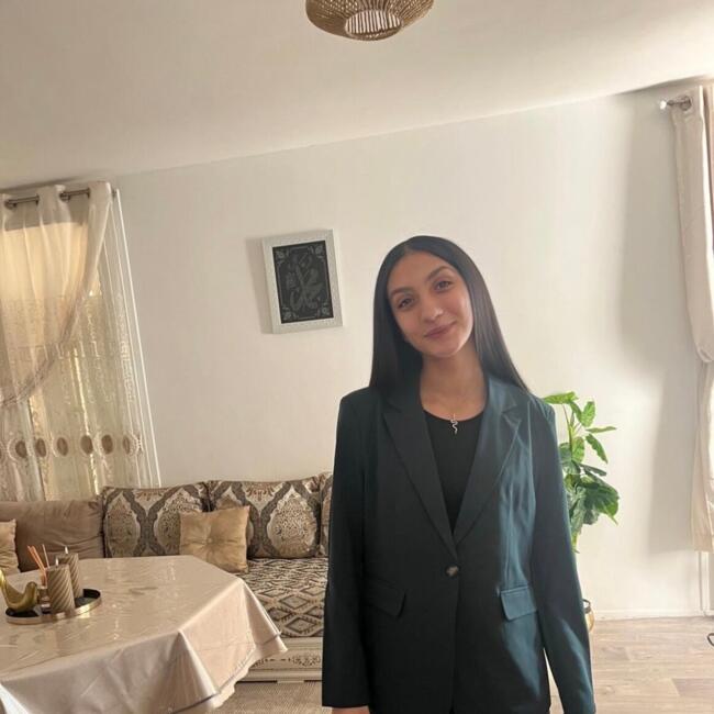 Babysitter in Pierrelatte: Yasmina