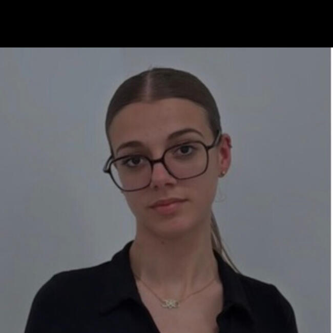 Babysitter in Clervaux, chef-lieu de canton.: Andreia