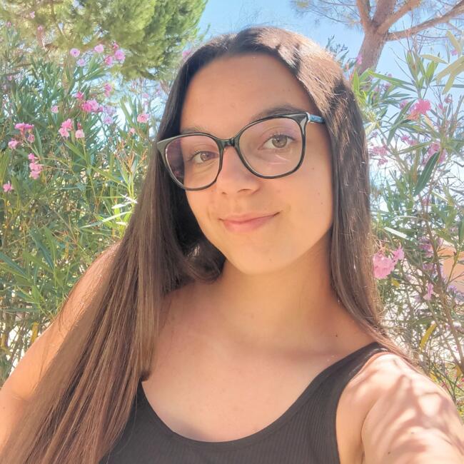 Babysitter in La Flèche: Laura