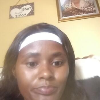 Babysitter Emalahleni: Jelucia