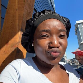 Baby-sitter Winnipeg: Doyinsola