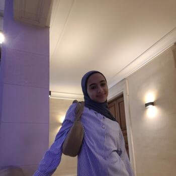Babysitter in Paris: Malak