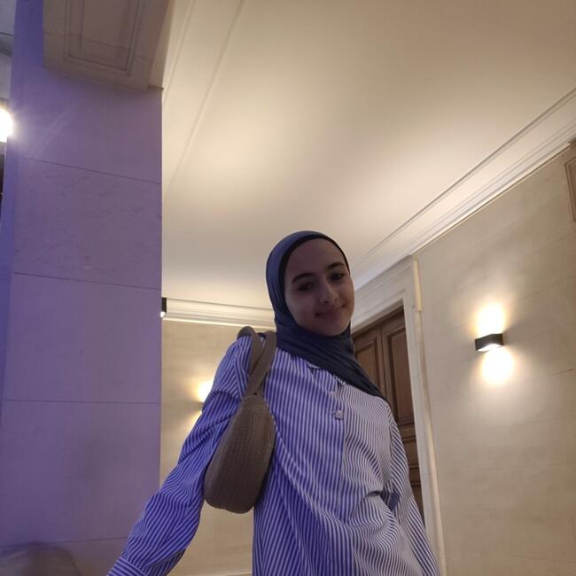 Babysitter in Paris: Malak