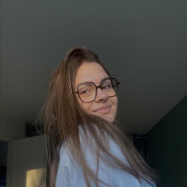 Baby-sitter à Hennebont: Elise