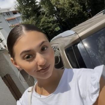 Babysitter in Toulon: Laura