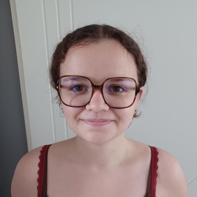 Babysitter in La Rochelle: Adeline