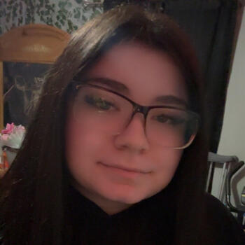 Babysitter in Centereach: Emma