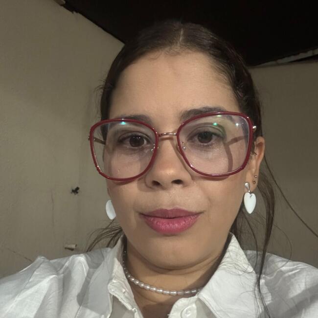 Babysitter in Aparecida de Goiânia: Valéria