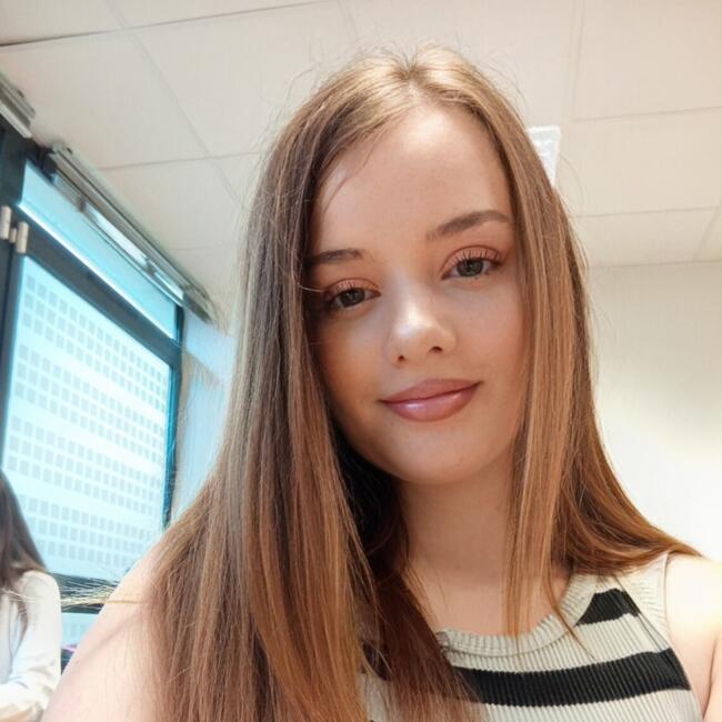 Babysitter in Lyon: Anais