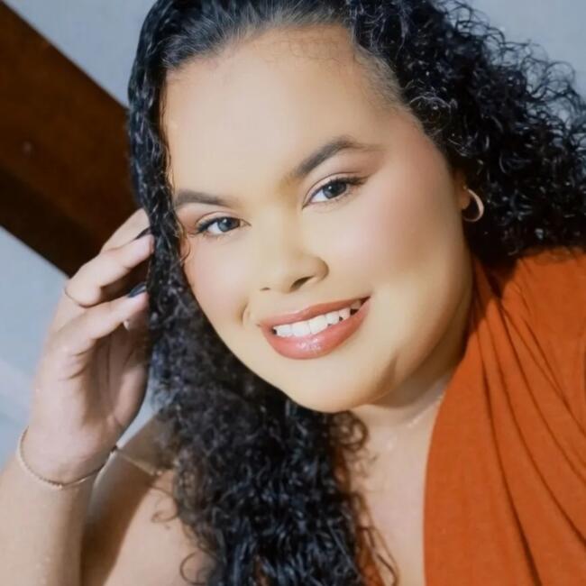 Babá em Maceió: Nara Almeida